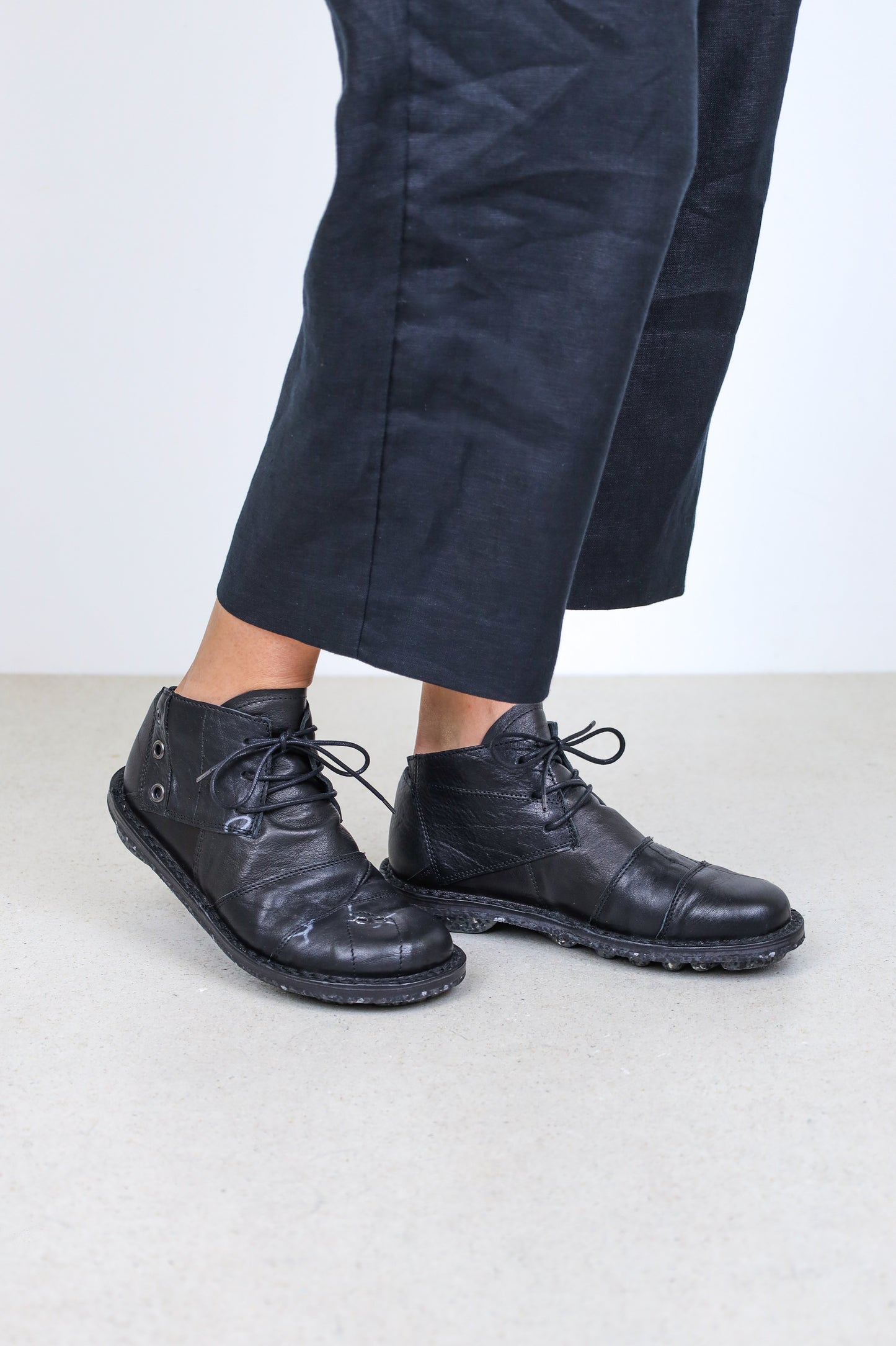 Proto m - Black