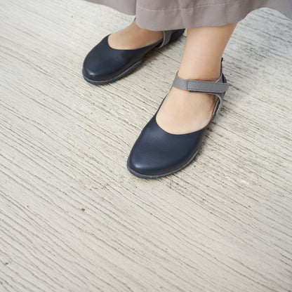 Lyric f - Navy
